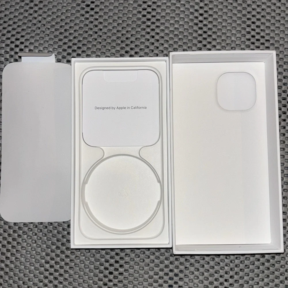 Apple iPhone 15 Yellow 128 GB Box Only Empty